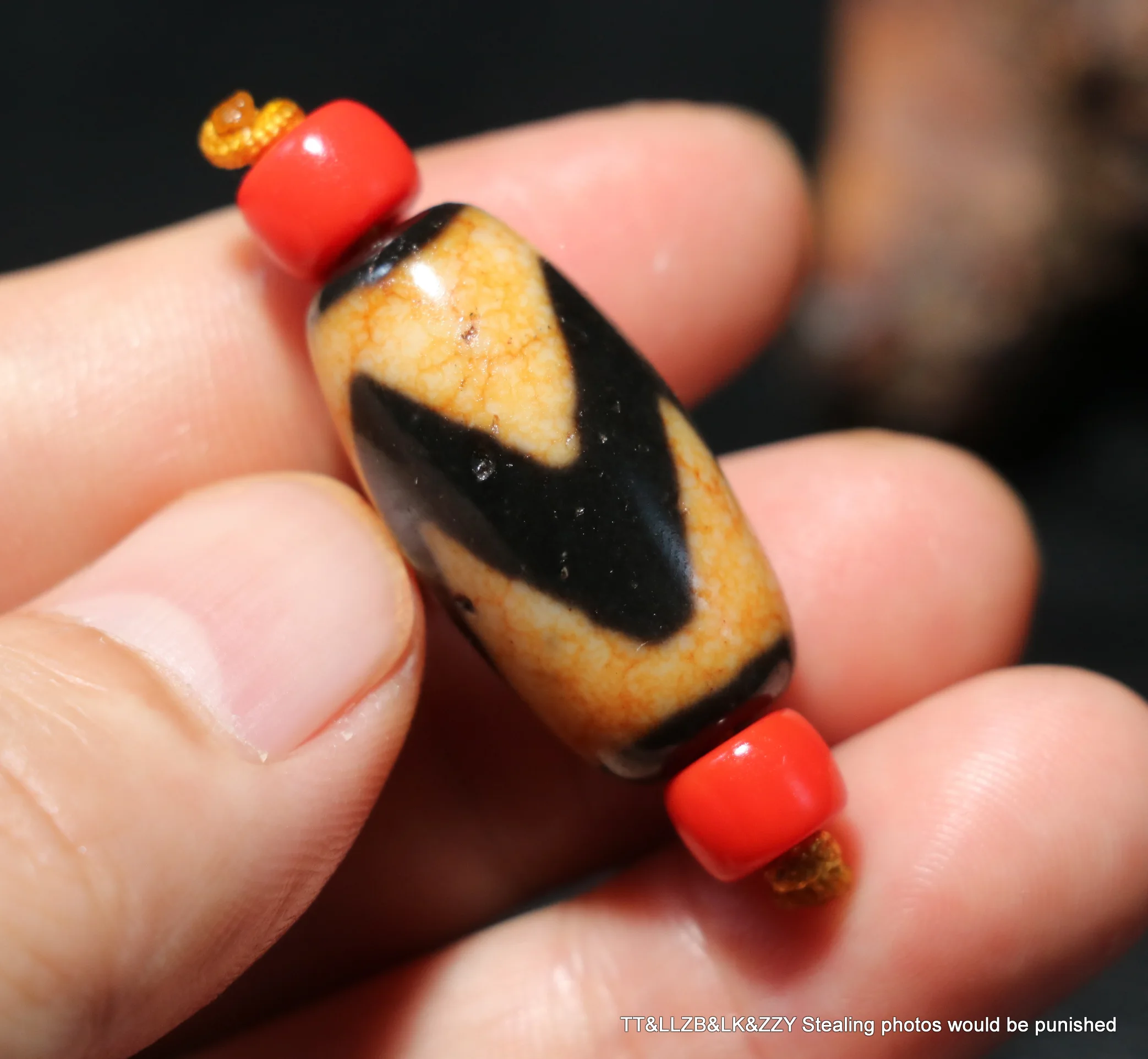 

Magic Energy Tibetan old Agate Ivory Color Sharp Tiger Tooth Symbol Totem dZi Bead Amulet Fit For Bracelet Timestown UPD0618A1