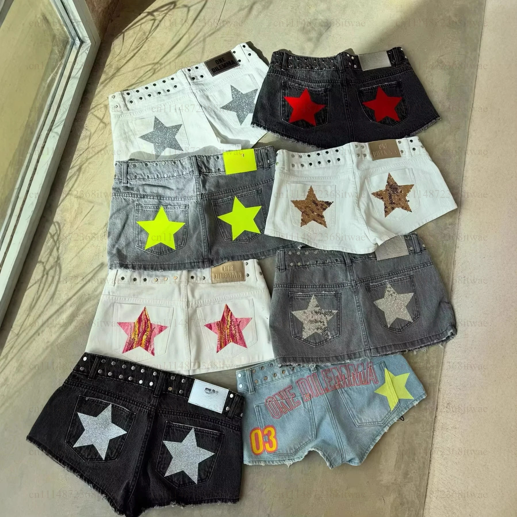 Women Y2K Low‑Rise Denim Shorts Star Print Raw Hem Short Jeans Loose Fit Streetwear Hot Pants Club Party Casual Bottoms