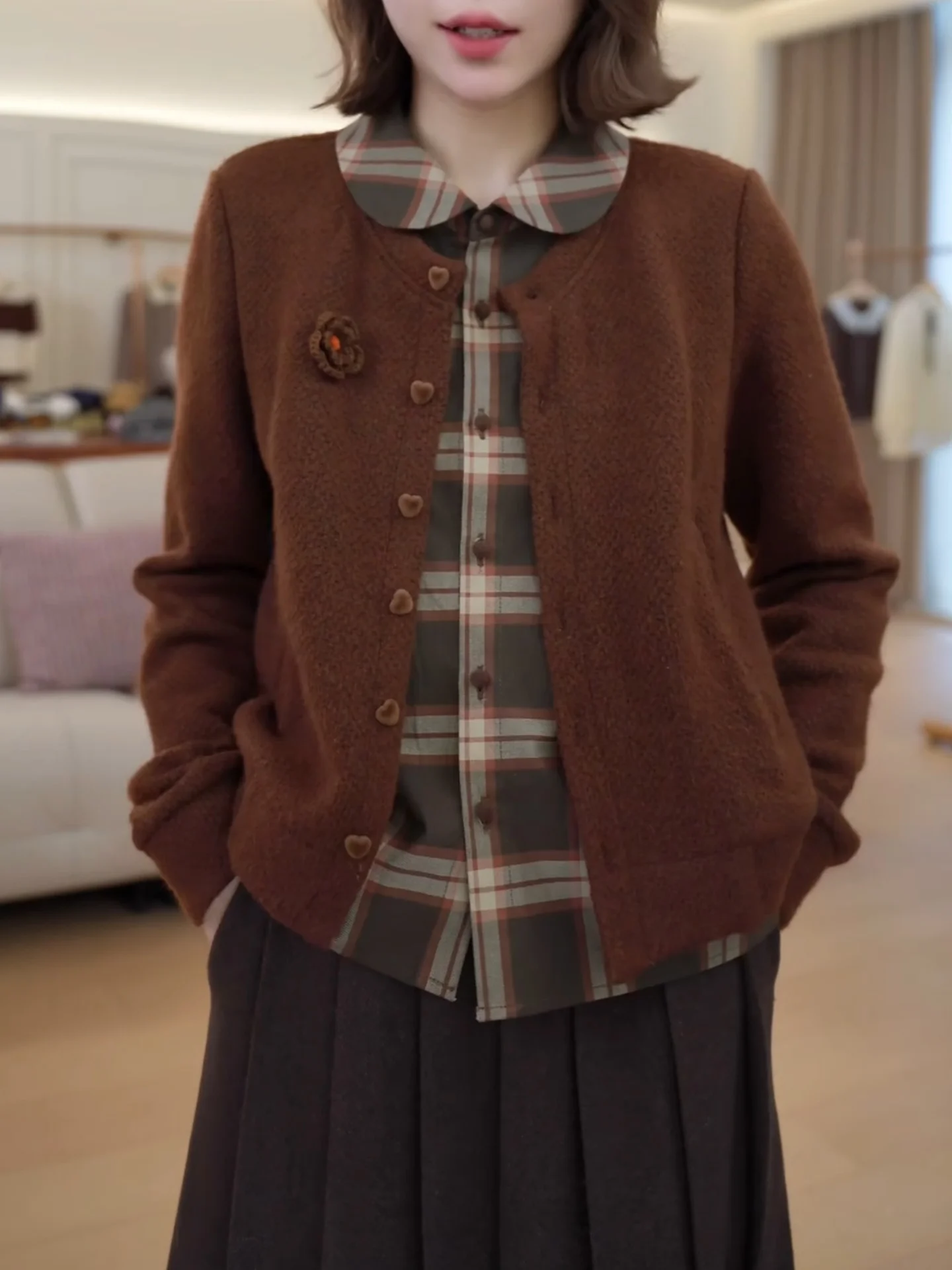 

Коричневый вязаный кардиган для женщин больших размеров: модный, универсальный, в стиле ретро, с цветочным 3D-дизайном, эффект стройности