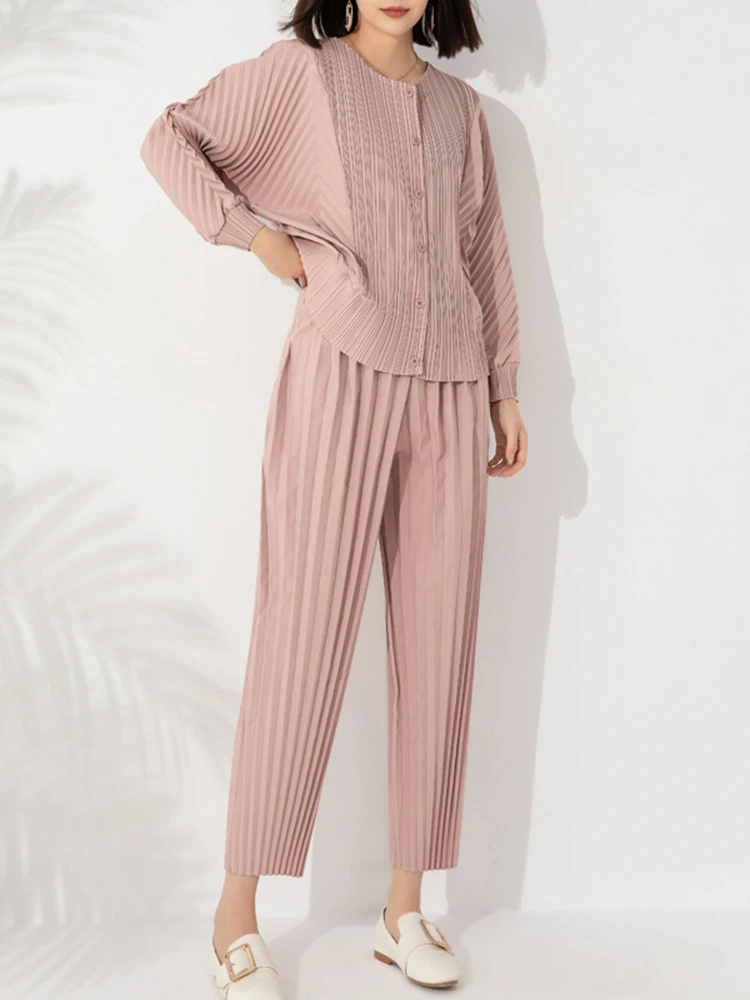 LANMREM Casual Pleated 2 Piece Set Women Round Neck Single Breasted Shirt High Waist Trousers Solid 2023 Autumn New 2AA3770