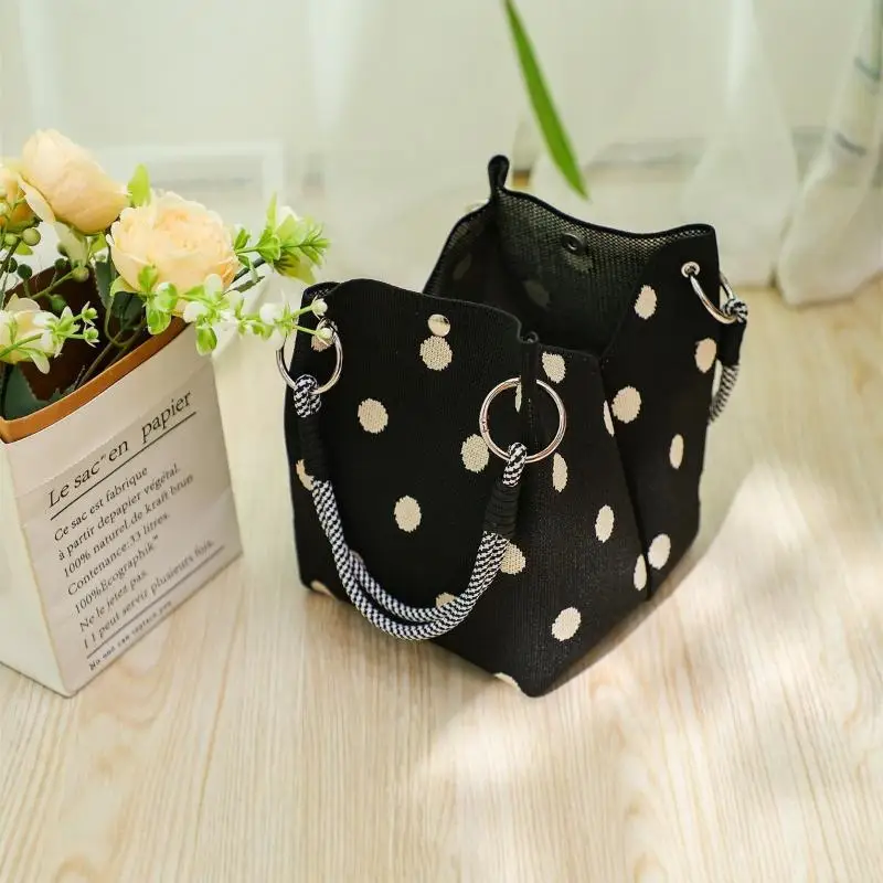 New Versatile Cute Knitted Handbag Three-dimensional Magnetic Buckle Handbag