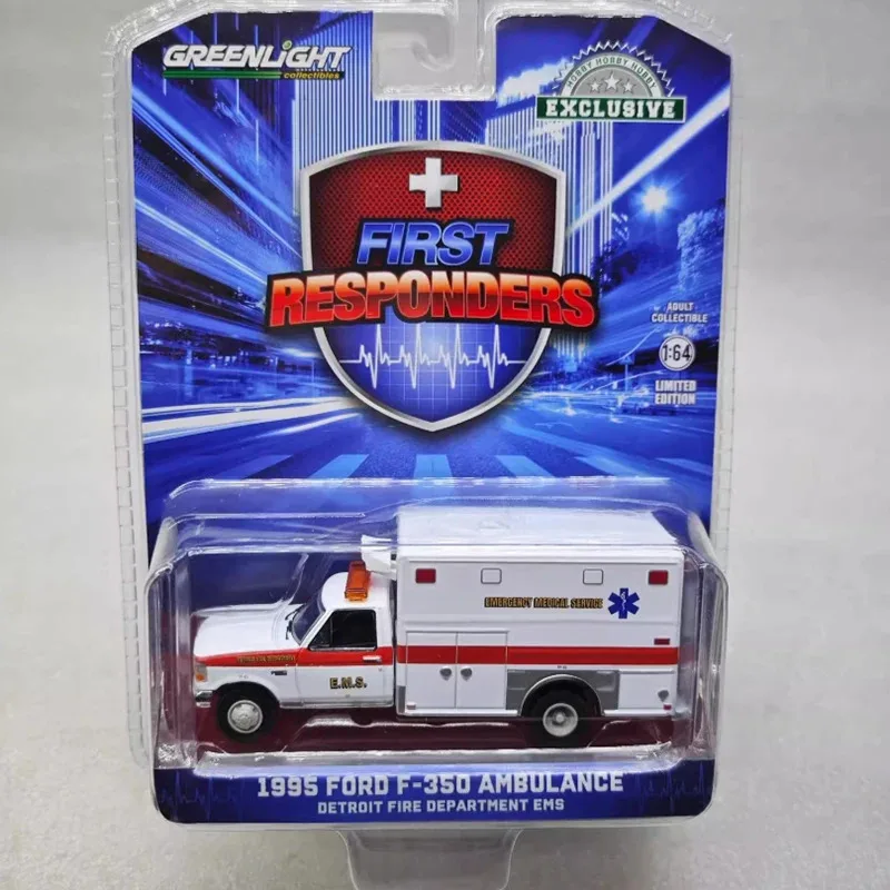 

Diecast Ambulance Alloy Car Model Toys Classics Adult Souvenir Gift Static Display