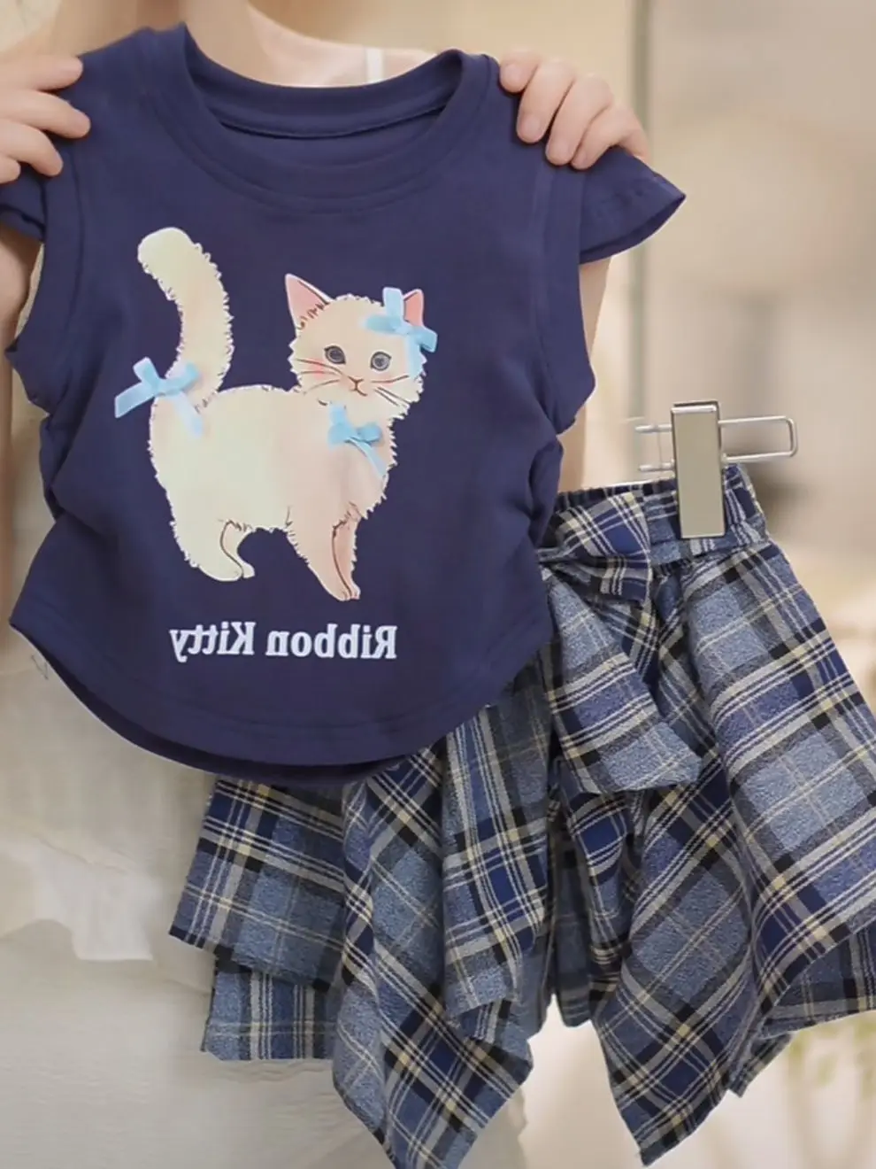 

Удобный клетчатый комплект из двух предметов для девочек, корейский летний комплект, Новое поступление, футболка и жилет, юбка с мультяшным принтом, брюки, комбинированные