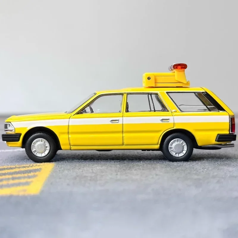 TAKARA TOMY TOMYTEC Tomica 1/64 TLV-N306a Nissan Cedric Van Road Patrol Car Alloy Toy Motor Diecast Metal Model Gift