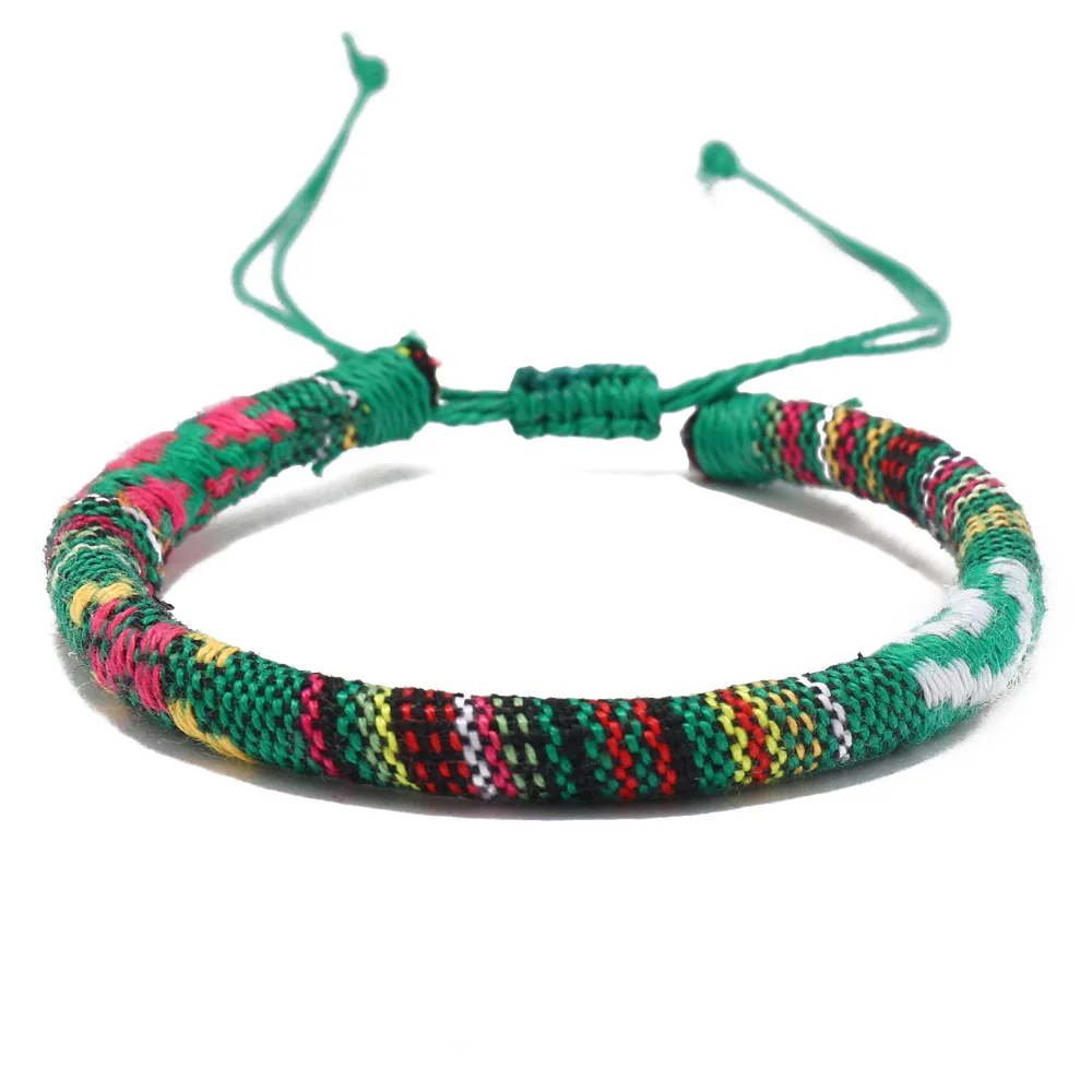 12-teiliges Set an Armbändern im Boho-Stil für Männer und Frauen, geflochten, für den Sommer, handgefertigt, als Festival-Schmuck und Accessoires. – Detail 10