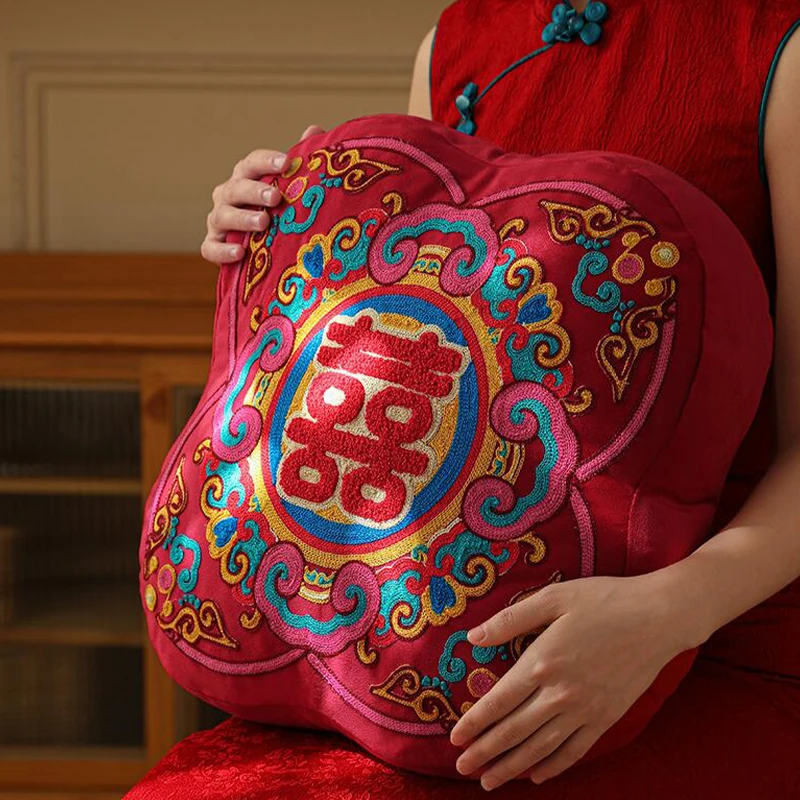 Chinese Red Embroidery Throw Pillow Chinese Traditional Wedding Room Decorative Pillow Engaged Bedding Layout Decor Cushion 3