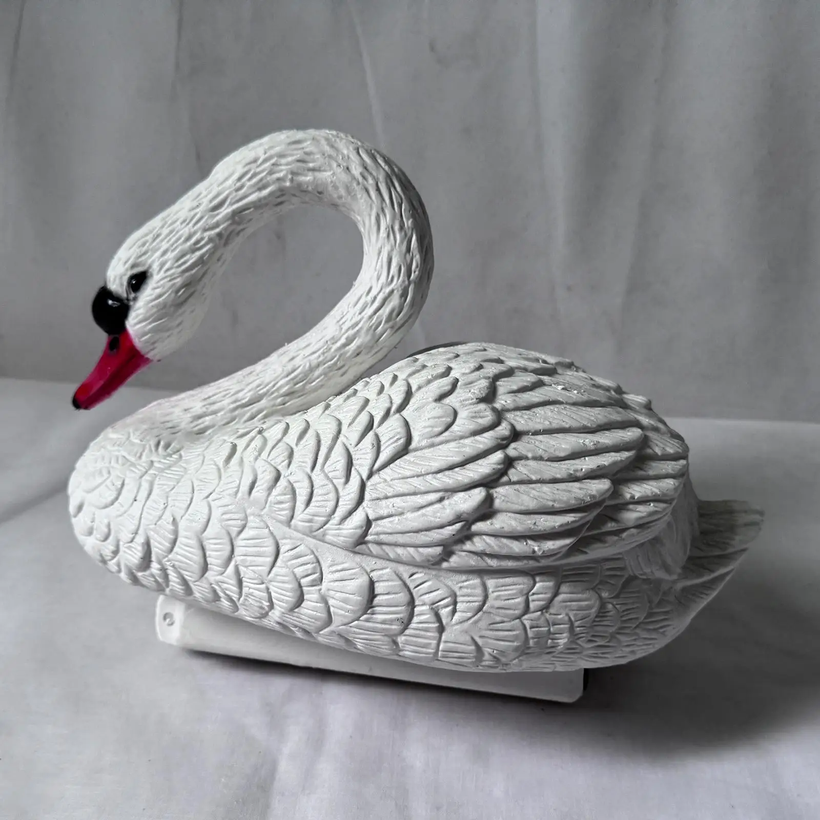 Swan Figurine Floating Funny Ornament Garden Pond Floating Swan Decor Float Swan for Courtyard Swan Statue Funny Ornament