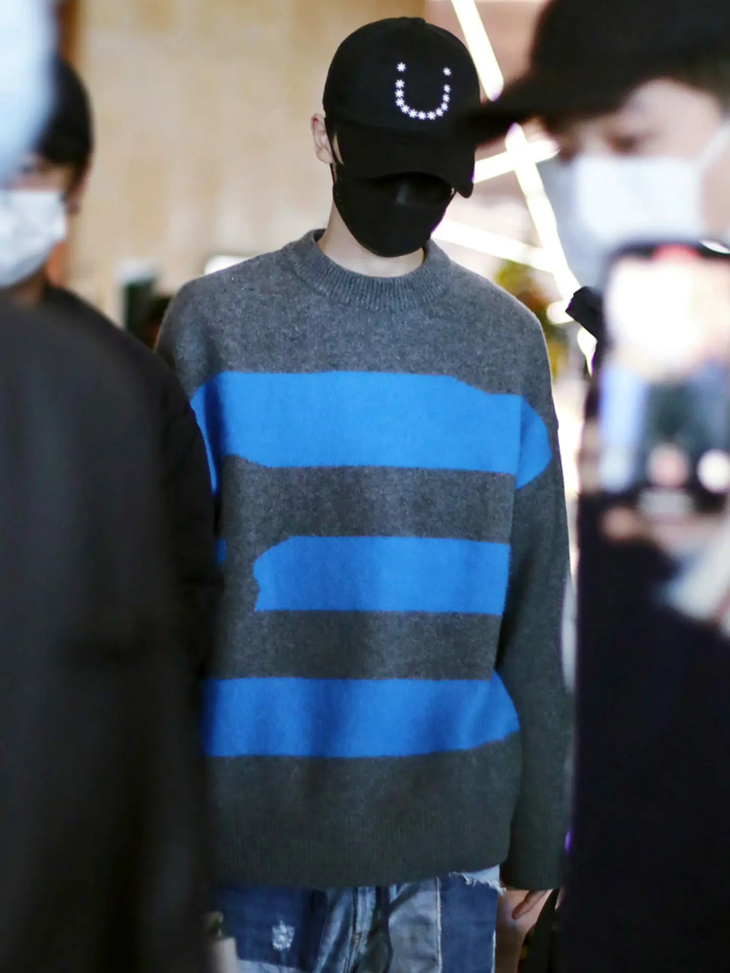 Star cashmere sweater men's 100% pure cashmere fall shoulder new young striped men's knitted sweater in autumn and winter.