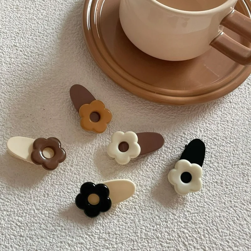 Cute milk tea color love small flower hairpin Korean version hit color cream color pair clip small duckbill clip female