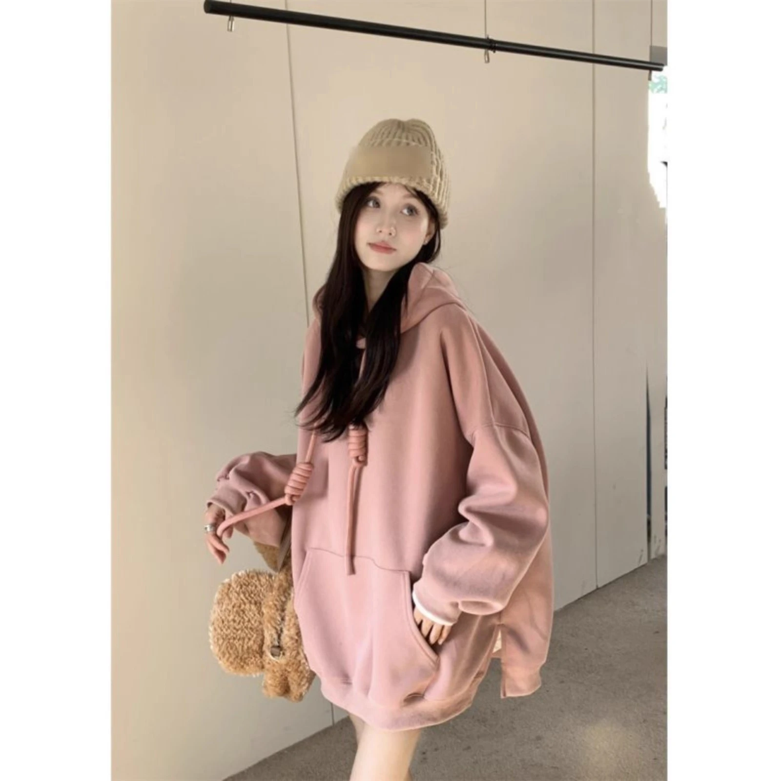 سترة بغطاء للرأس للرجال فضفاضة مناسبة للخريف والشتاء بالإضافة إلى حجم مريح كاجوال فضفاض يغطي اللحوم الكورية من نسيج البوليستر