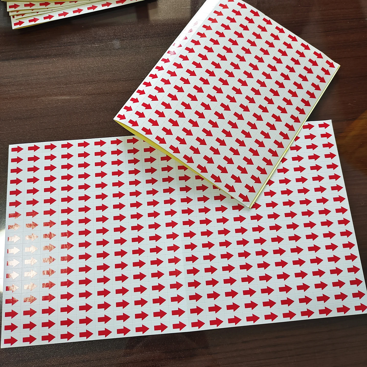 1000pcs 12x9mm Red Arrow Paper Label Sticker for Direction Indication or Product Processing Plant Procedures Defect Mark