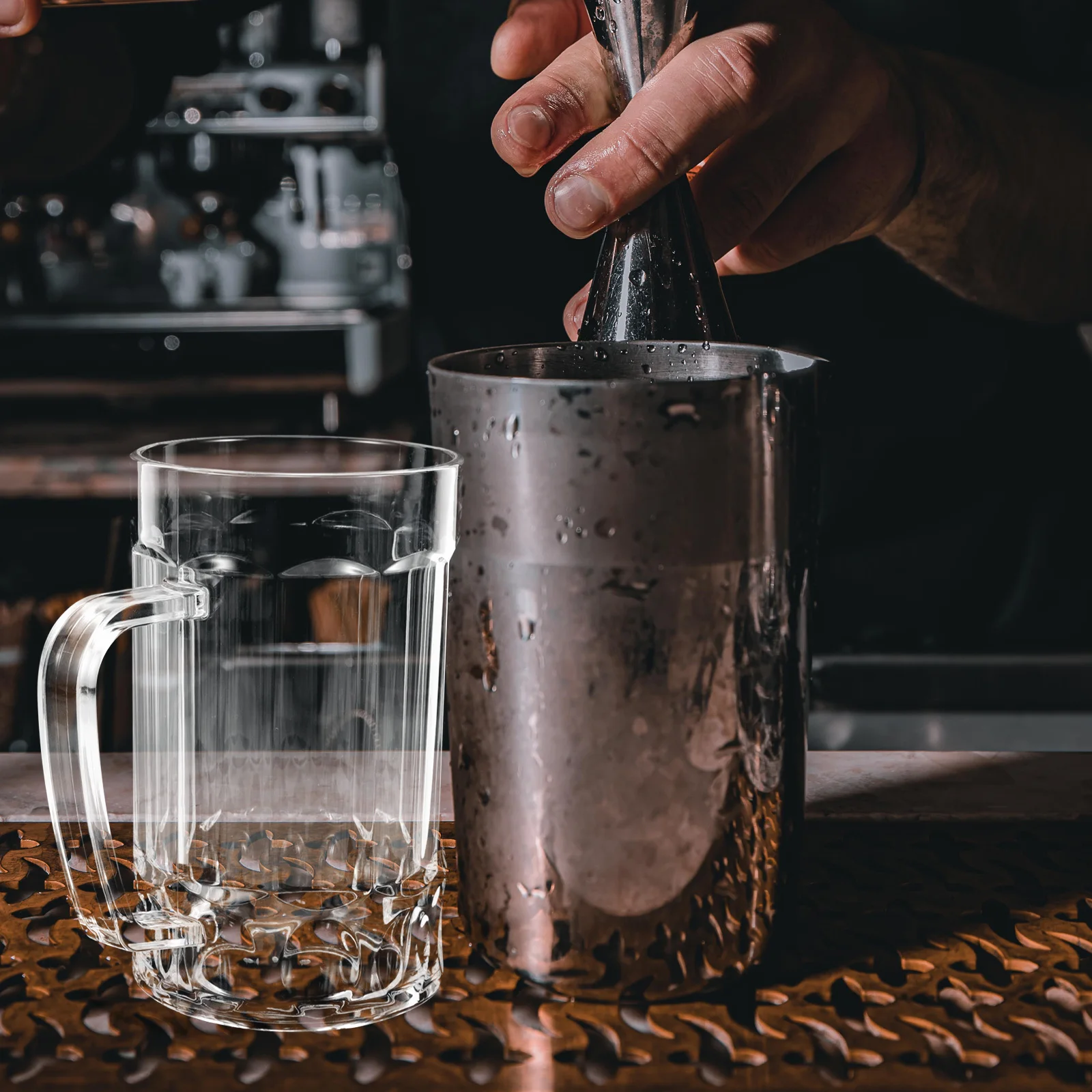 

540Ml Household Beer Mug Strong Acrylic Drinking Cup with Handle Multi Occasion Water Juice Cocktail Glass for Wedding Party