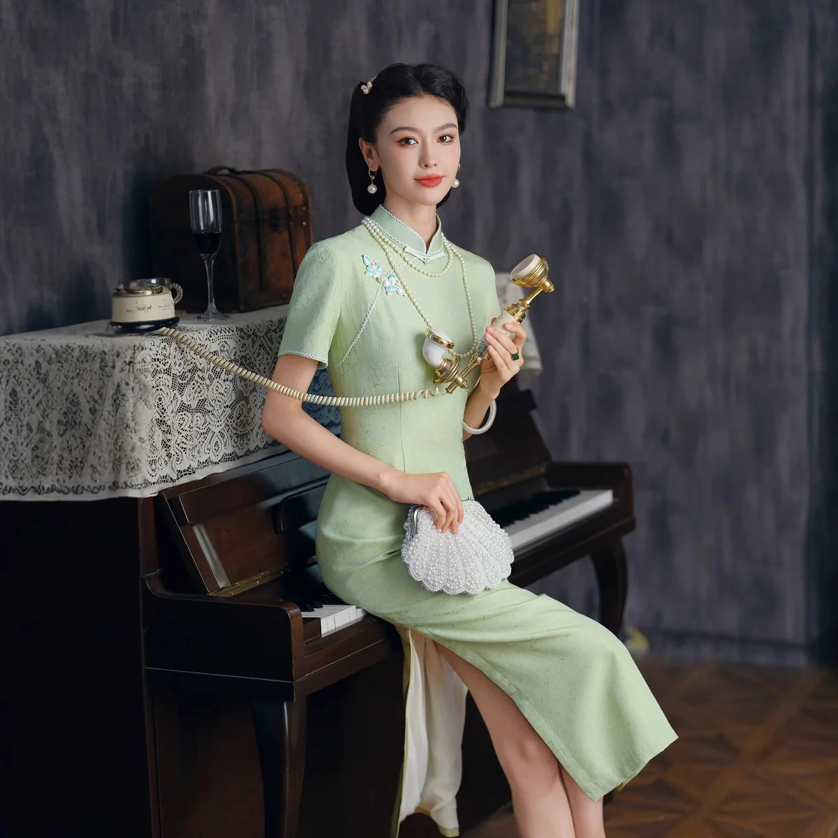 Green Chinese   Floral Traditional Vintage Modern Cheongsam Qipao Silk Interwoven Jacquard Dress Improved Young Retro Long view 2