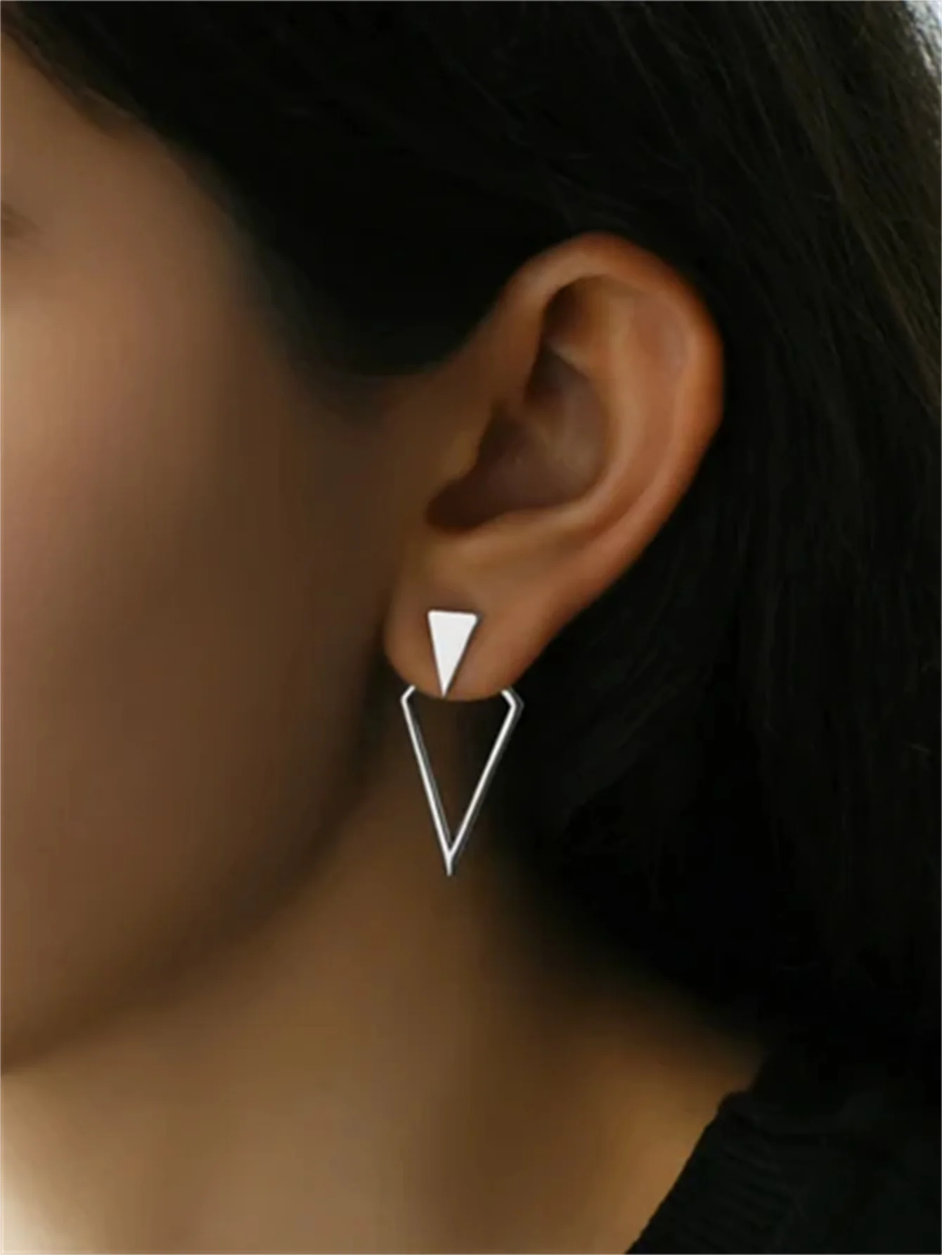 2-piece personalized set with two triangular arrows and hanging earrings. Simple and versatile earrings for women\'s holiday gift