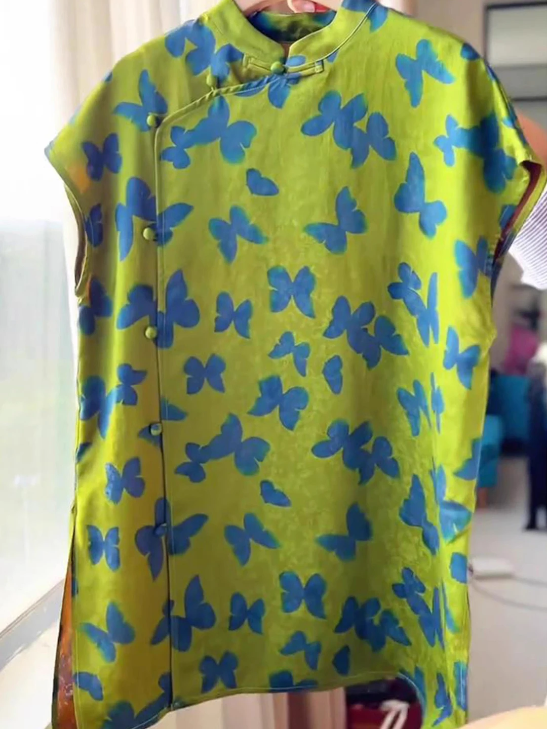 新しい中国風プリントスリーブ、女性用サマーハイエンド感覚の民族風スリーブボタンスタンドカラーミディチパオ...