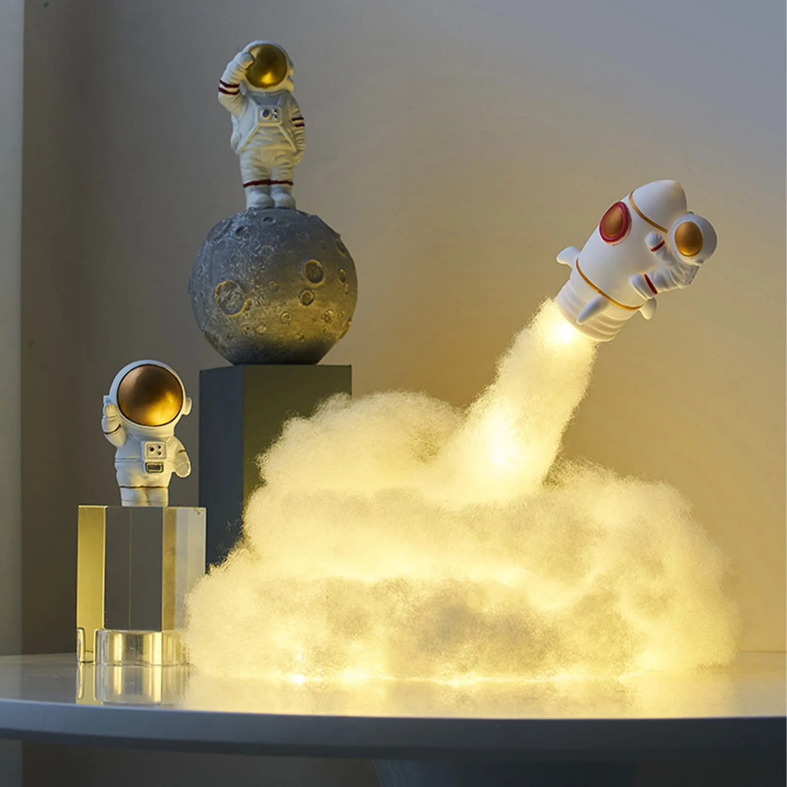 Creative Rocket Nightlight Decoration Colourful Decor Astronaut Figurines Resin Statue Sculpture Modern Decor Bedside Lamp