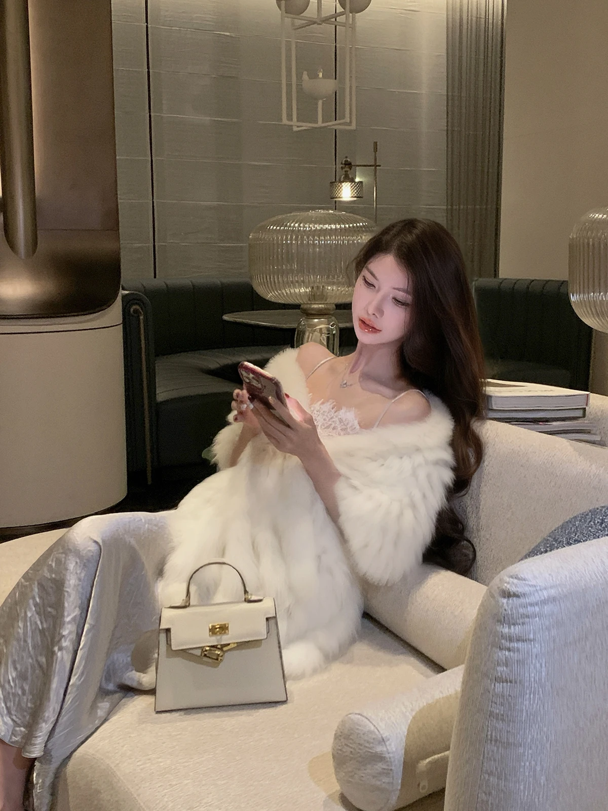 

JustQin Новинка: Женская куртка из белого меха с роскошным эффектом, осенне-зимняя, сексуальная, с длинными рукавами, приталенная, с поясом.