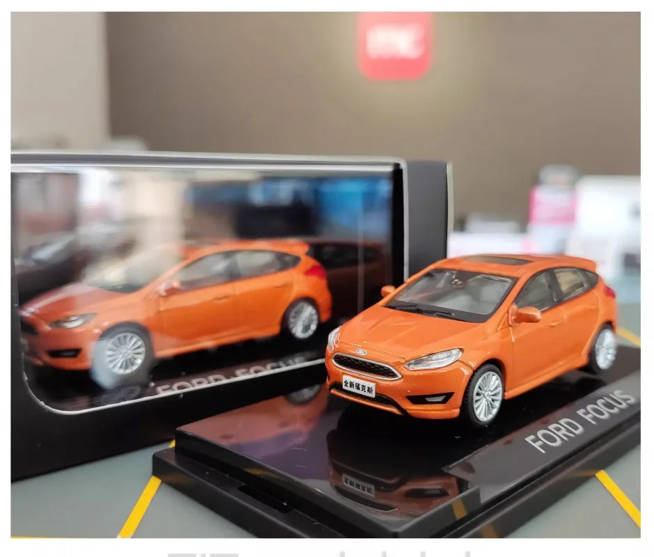 

Модель автомобиля Ford Focus, литый под давлением, размер 1/64, из сплава, модель автомобиля Ford, игрушки для мальчиков, коллекция, дисплей, хобби, оригинальная коробка