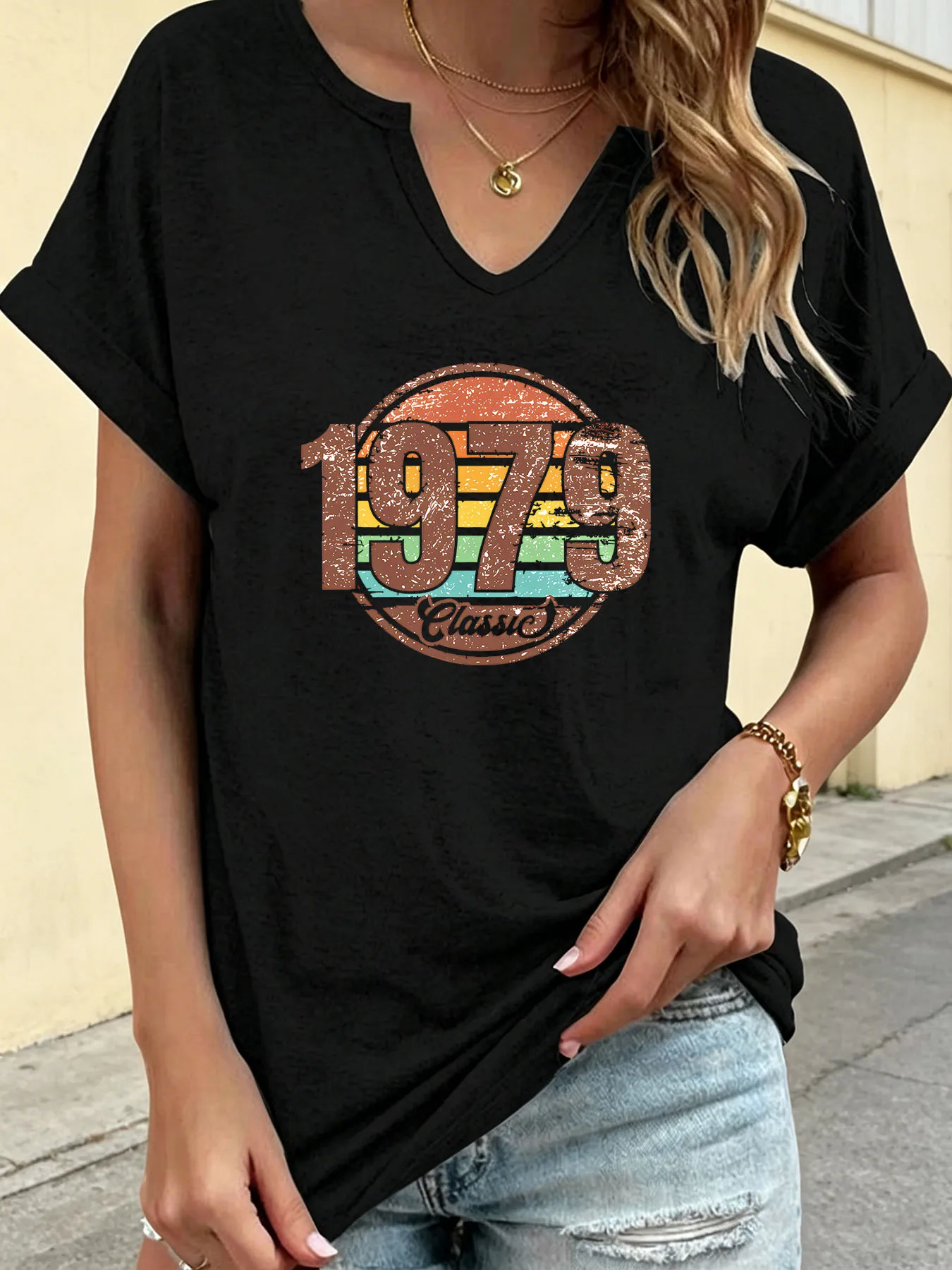 1970s vintage printed T-shirt, casual and fashionable V-neck rolled-sleeve short-sleeved blouse for women