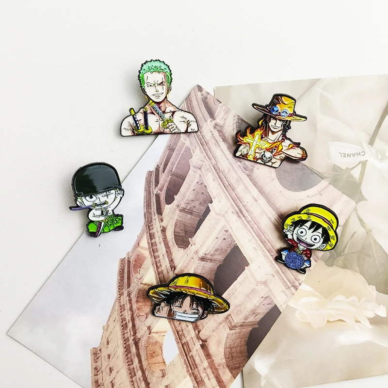 Pin kerah Anime One Piece Manga Pin ransel lucu hal-hal Vegeta Goku bros lencana pada ransel bros untuk perhiasan pakaian