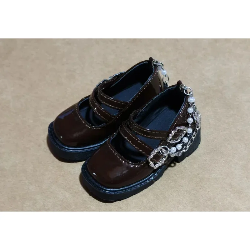 

Обувь для кукол BJD 1/4, маленькие кожаные аксессуары Bear Sister с жемчужной цепочкой и двойной пряжкой.