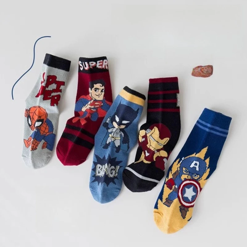 2025 Nuovi calzini primaverili autunnali e invernali di vendita calda Calzini creativi di tendenza dei cartoni animati Calzini divertenti e divertenti in cotone con eroe Spiderman