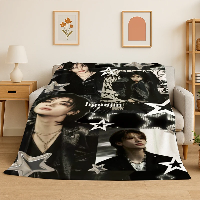 Kpop Hyunjin Stray Kids Musik-Flanelldecke, weiche, warme Decke für Schlafzimmer, Wohnzimmer, Bett, Reisen, Camping, Picknick, Geschenk