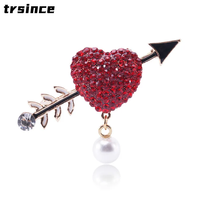 

Fashion Personality Pearl Brooch Temperament Geometric Arrow Through The Heart Pin Simple Girl Heart Pearl Love Corsage