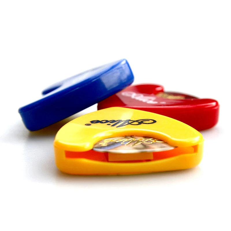 New Random Color 1PC Plastic Plectrum Case Mediator Quick Storage Guitar Pick Holder Self Adhesive Triangle Shape 37x40mmAcc