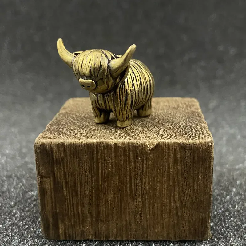 Mini estatuilla de vaca de las tierras altas de cobre, encantador y exquisito detalles, decoración de latón Vintage, adorno de escritorio para el hogar y la Oficina, regalos creativos