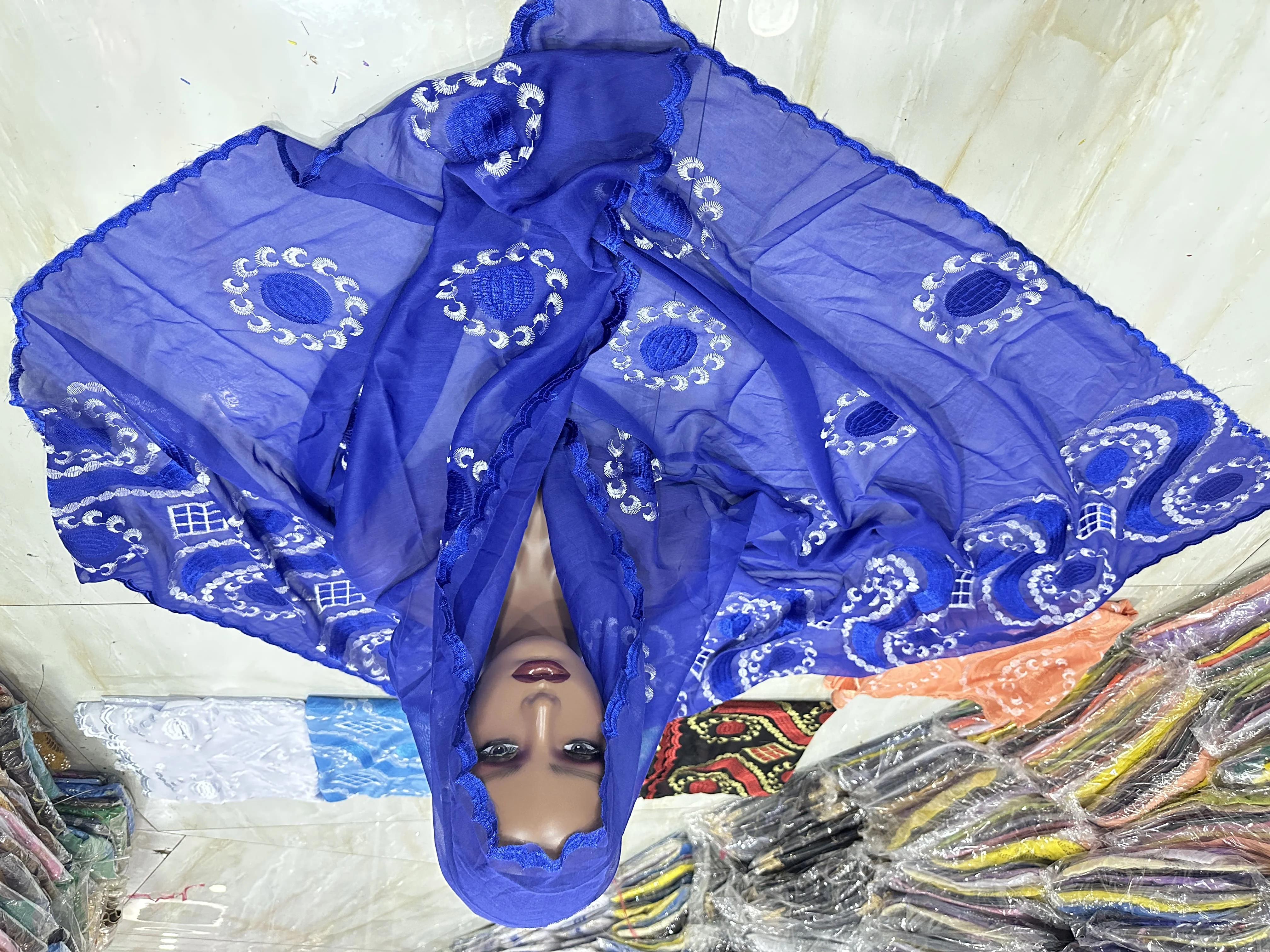 2025 Größerer neuer Großhandelsschal 240 * 110 cm in Dubai Afrikanische große Schals Sudanese Toub Schweizer Frau Baumwollstickerei Muslimischer Schal – Detail 13