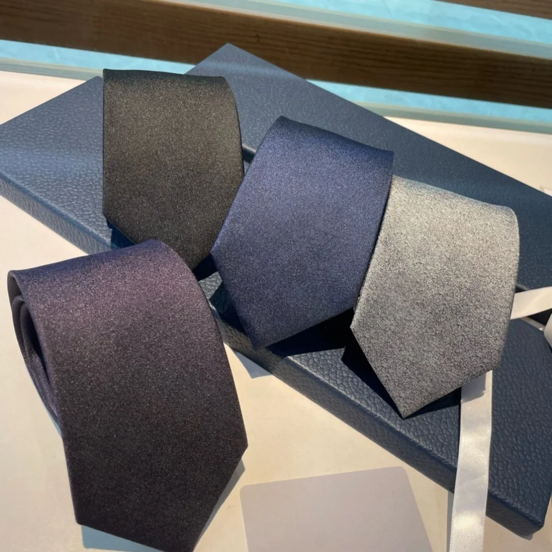 Cravatte da uomo di marca di lusso regalo di festa fatte a mano 100% twill di seta di alta qualità morbida sulla pelle stile CD papillon formale da lavoro