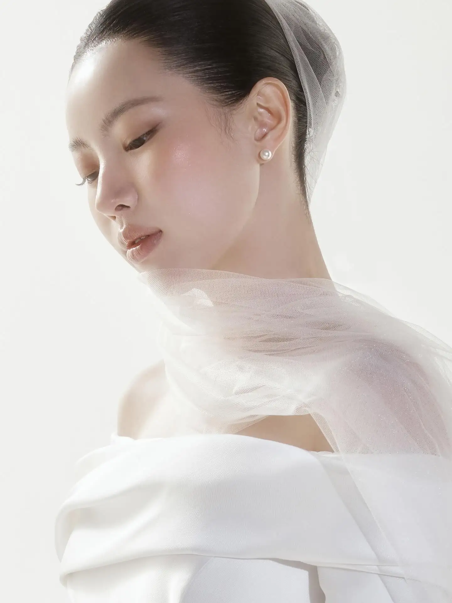 فستان زفاف أبيض مخصص بطول قصير على شكل حرف a بسيط كلاسيكي بدون حمالات لحفلات الزفاف فستان حفلات نقية بدون حمالات