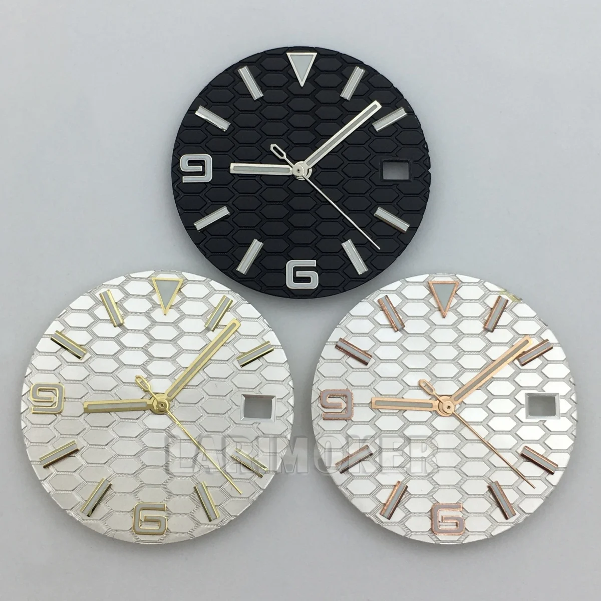 29mm dial features a honeycomb pattern and green luminous dial hands are suitable for the 3 o 'clock date of the NH35 movement