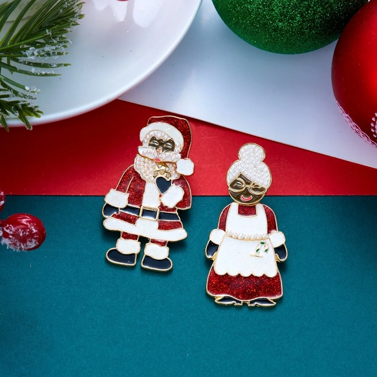 Kreative asymmetrische Ohrstecker mit Weihnachtsmann und Weihnachtsfrau mit langen Beinen für Damen, Imitationsperlen, Weihnachtsfiguren-Ohrringe, Schmuck – Detail 29