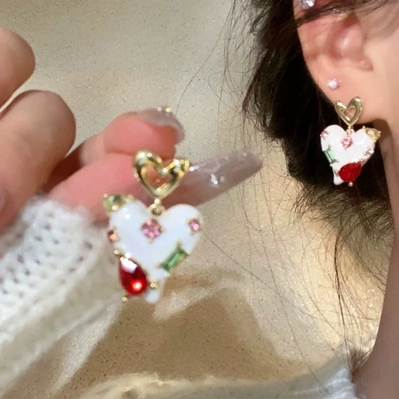 الأزياء الملونة الزركون على شكل قلب أقراط للنساء الحلو لطيف الأبيض المينا انخفاض الأقراط الزفاف المشاركة مجوهرات هدايا