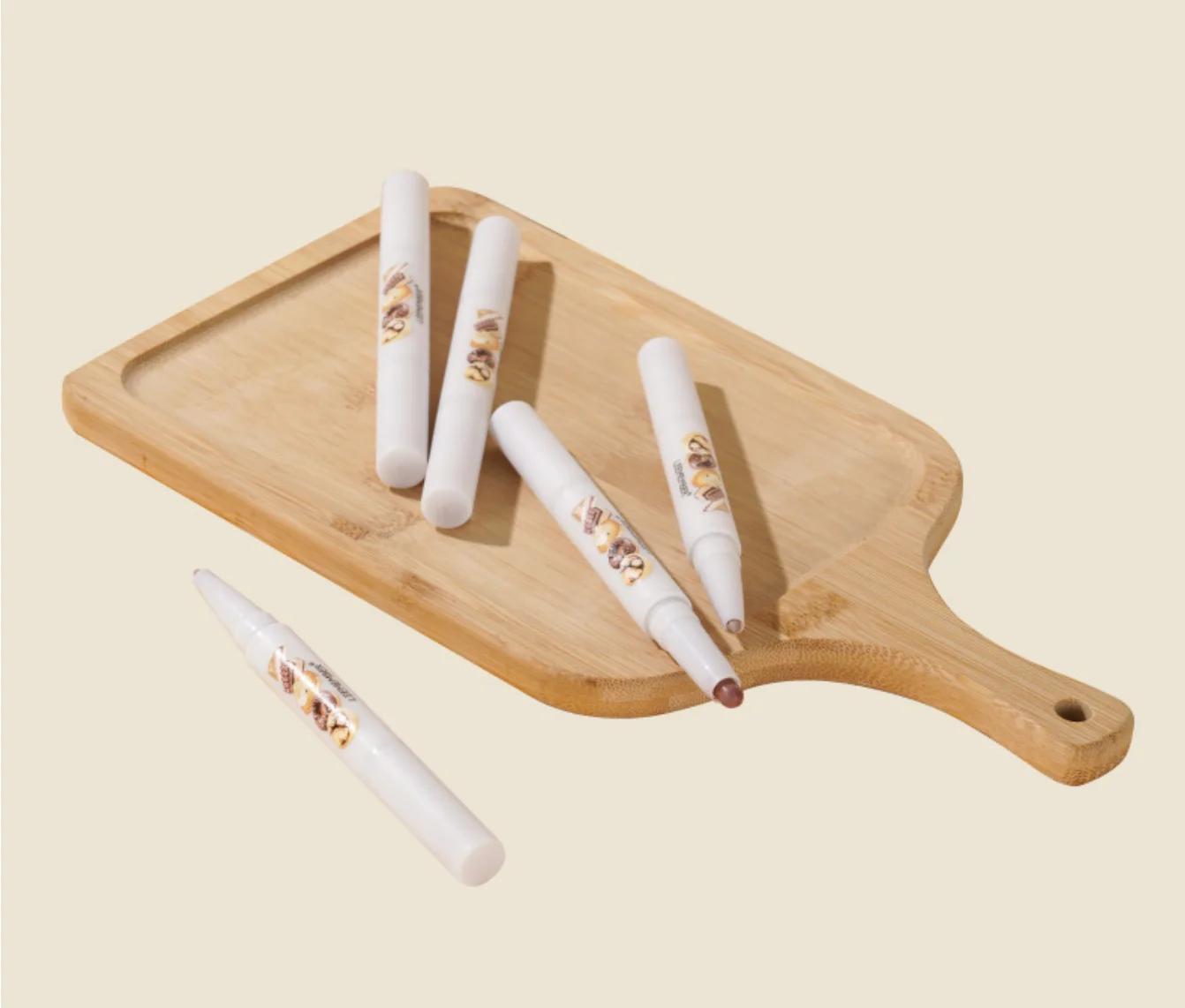 LEEMEMBER Lip Liner Bear Bakery Collection Kredka do ust Naturalne krycie i zmiana koloru ust Dwustronny makijaż ust