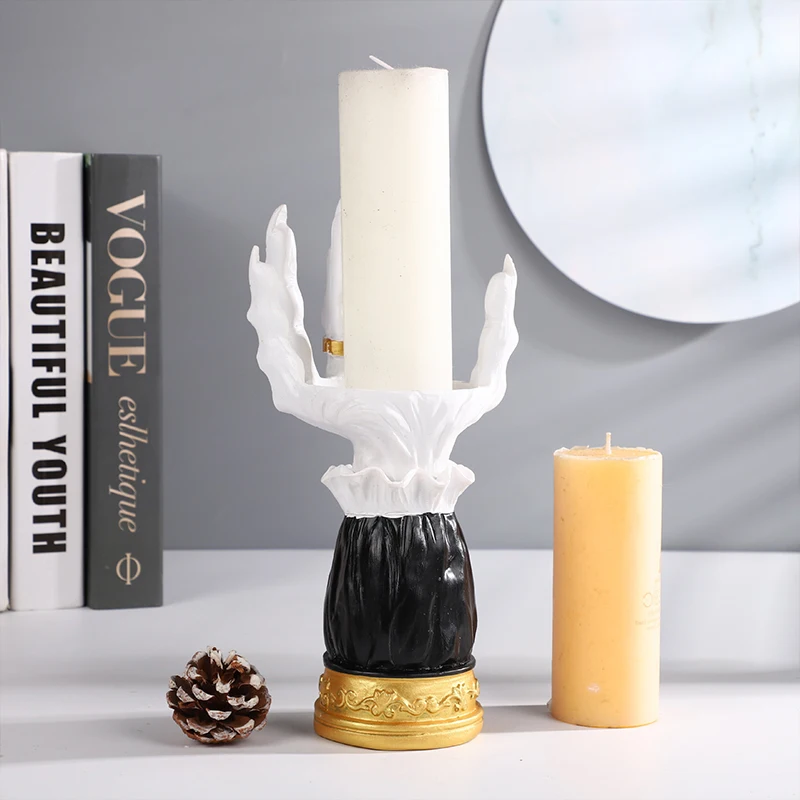 

Halloween Decoration Witch Hand Candlestick Resin Table Candle Stick Gothic Home Decoration Scary Devil Palm Devil Hand ornament