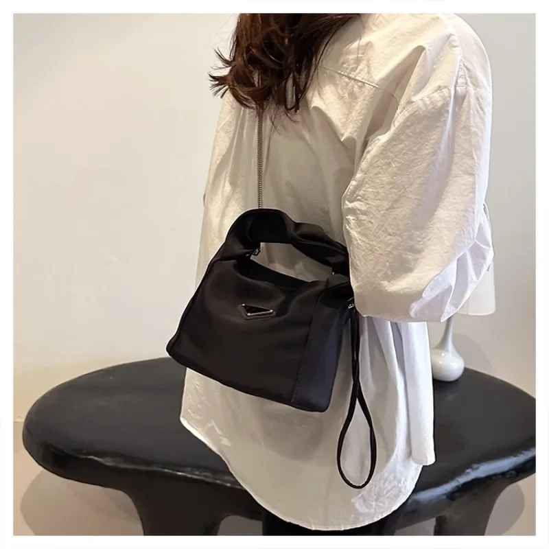 Sacola de nylon com corrente de metal, bolsa crossbody, mini bolsa de embreagem, marca de luxo, nova moda, tendência, 2022