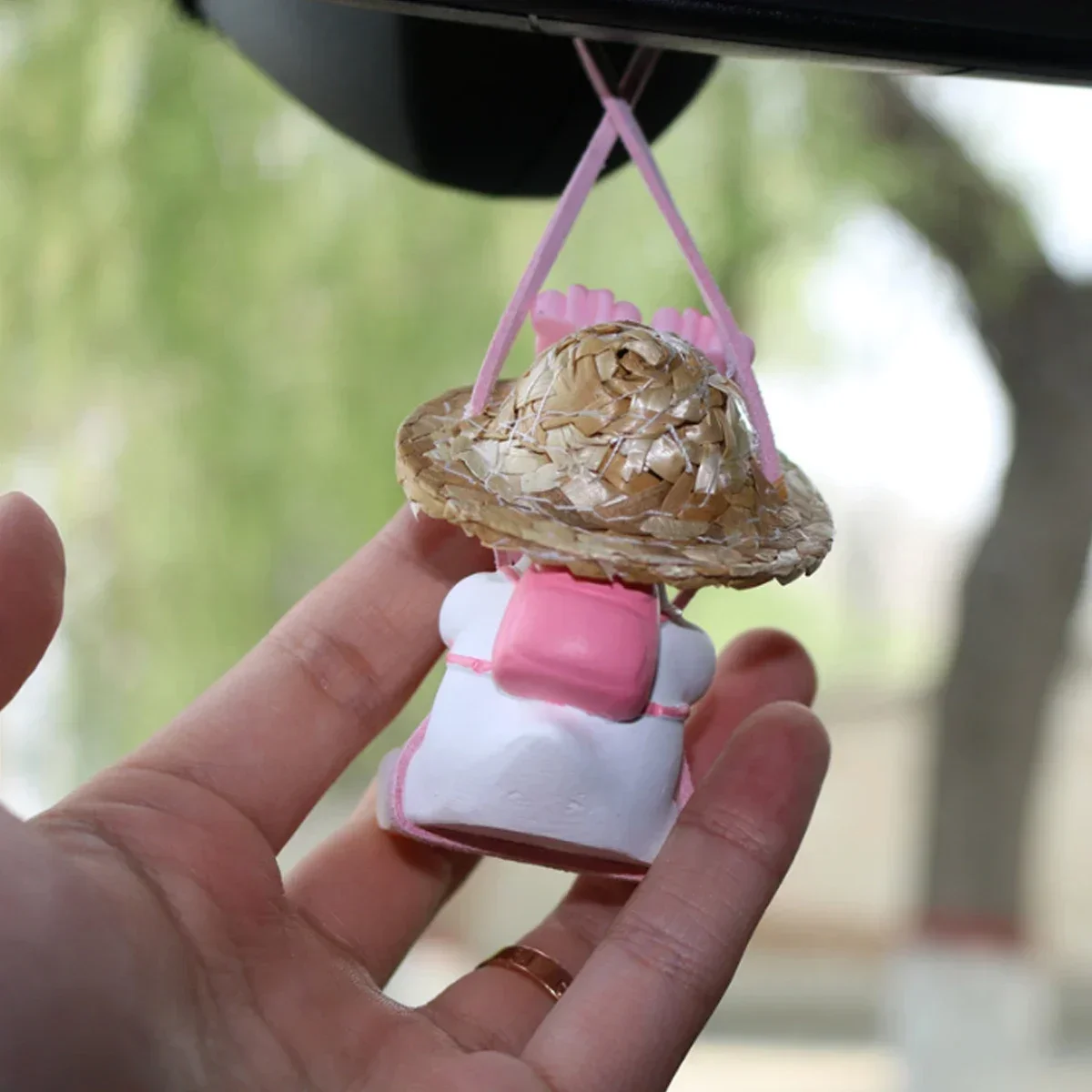 Cute Car Interior Duck Anime Decoration Gypsum Auto Rearview Mirror Pendant for Swing Kawai Car Decoration Accessories