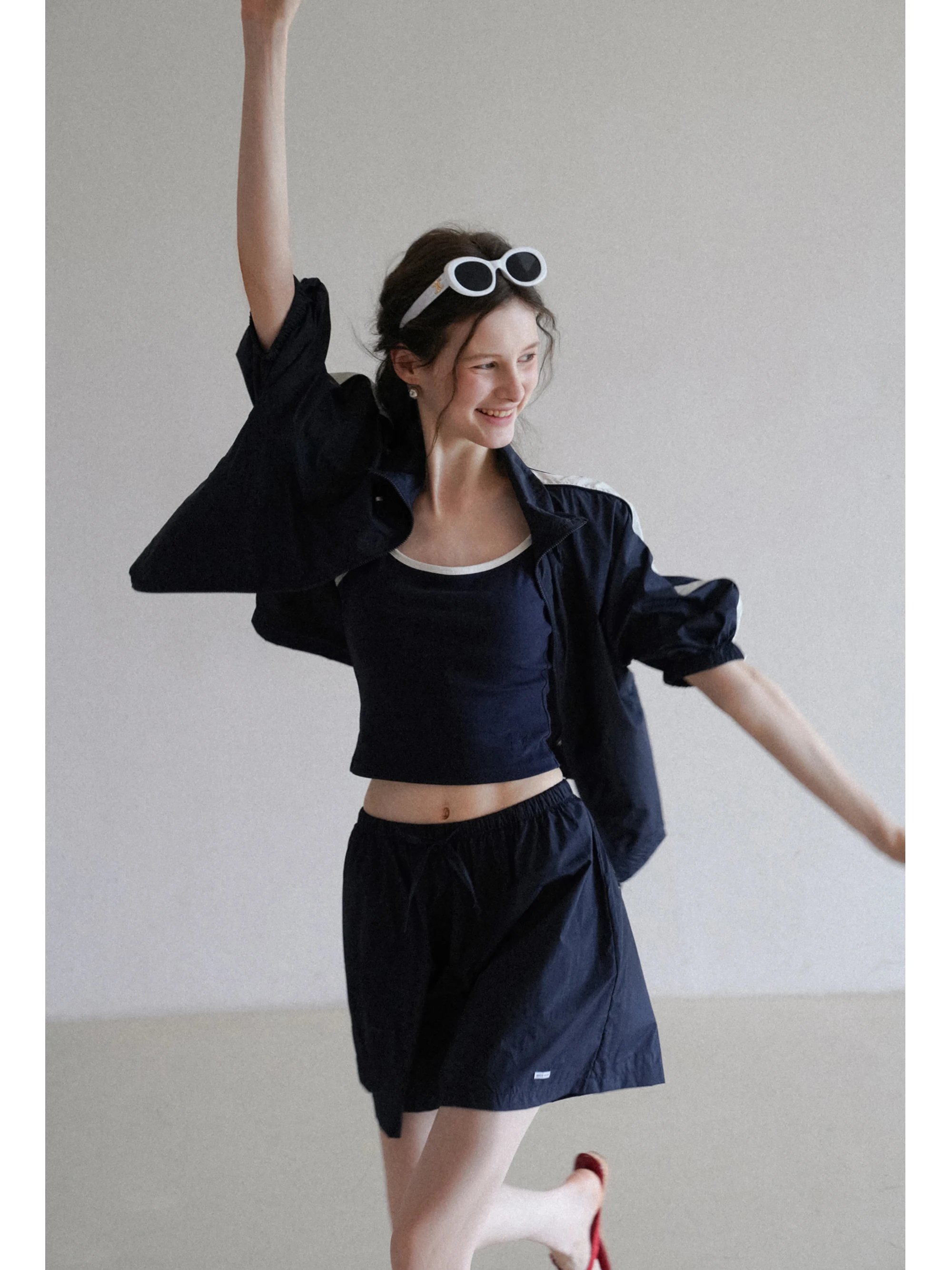 

Свободная женская футболка с длинным рукавом и воротником-стойкой, на молнии, с завязками, из полиэстера, для лета, повседневная, спортивная, с эффектом похудения