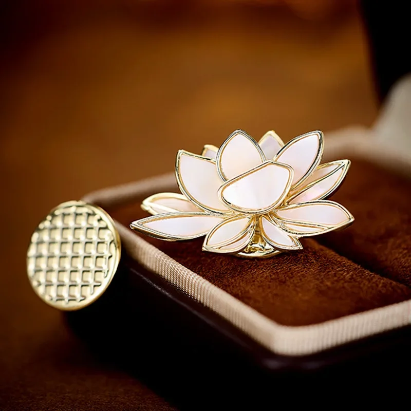 

High-end Chinese-style lotus flower invisible magnetic clasp brooch, anti-exposure, fixed shirt accessory