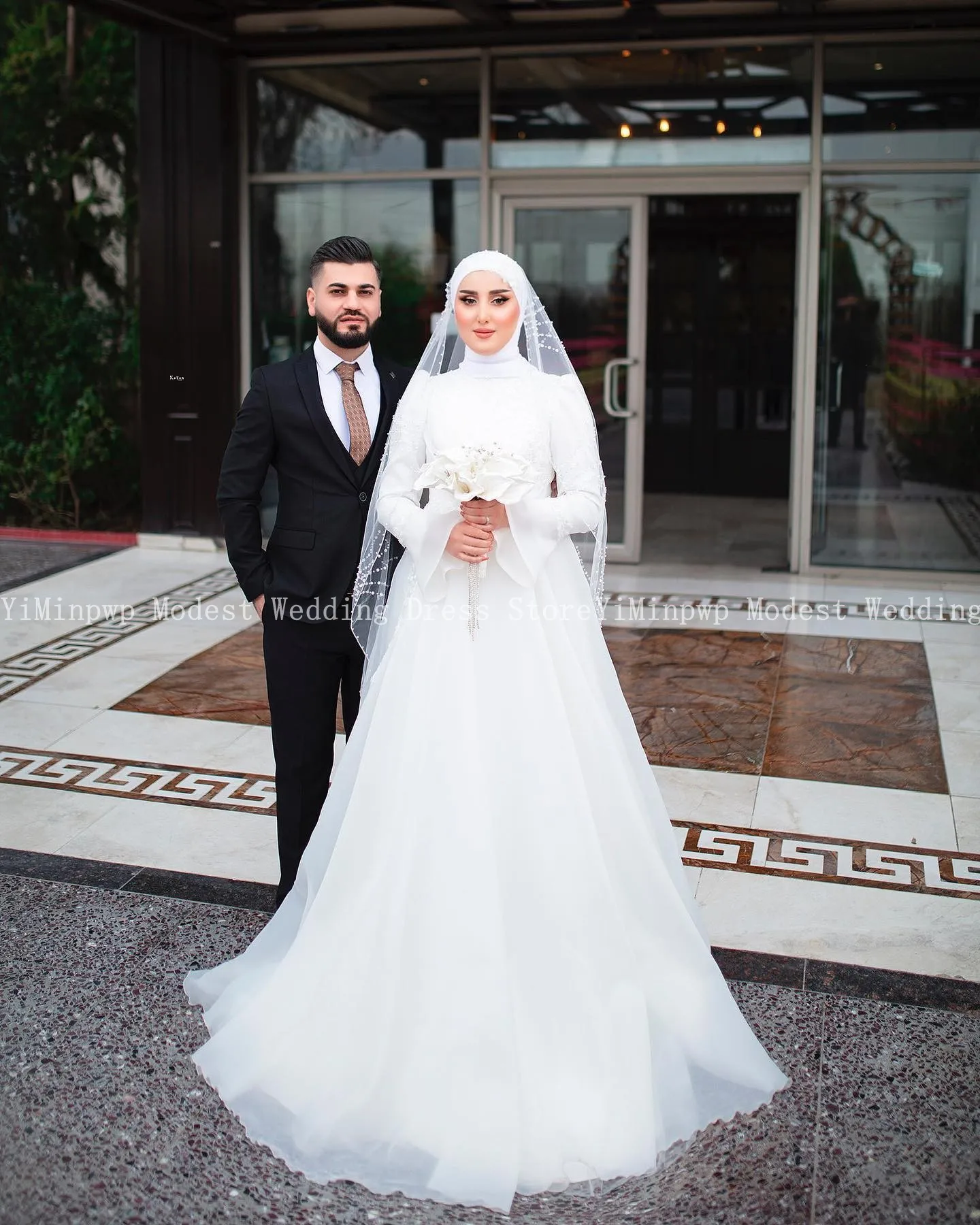 Muslim Wedding Dresses for Hijab Bride High Neck Long Flare Sleeve Sweep Train Appliques Beading Garden Bridal Gowns Customized