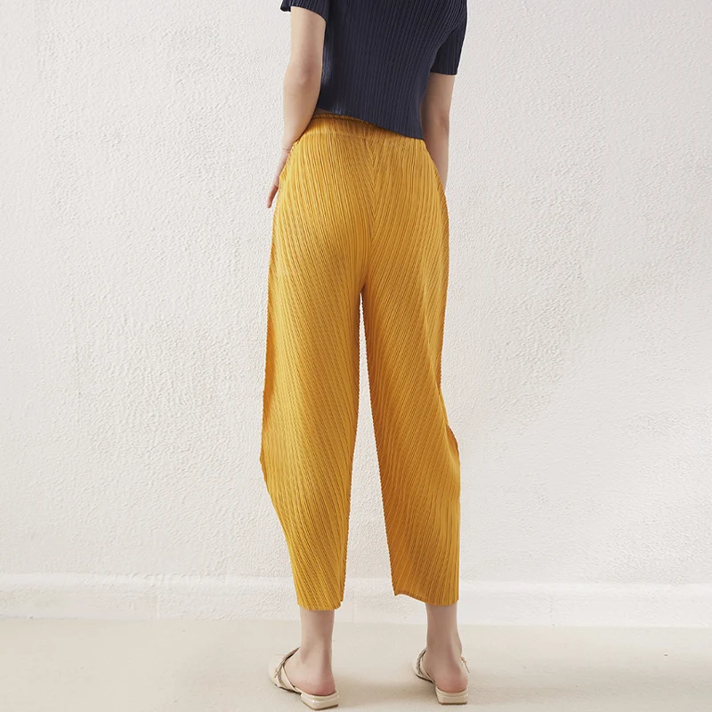 Women Casual Loose Miyake Pleated Carrot Pants Elastic Waist Solid Color Pocket Summer Harem Pants Pleated Pant