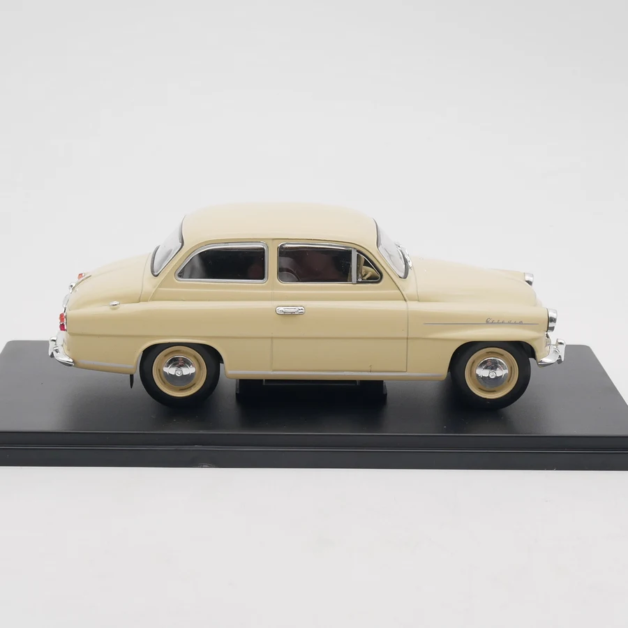 Collezione di veicoli giocattolo Ixo 1:24 SKODA OCTAVIA 1960 Modello di auto pressofuso