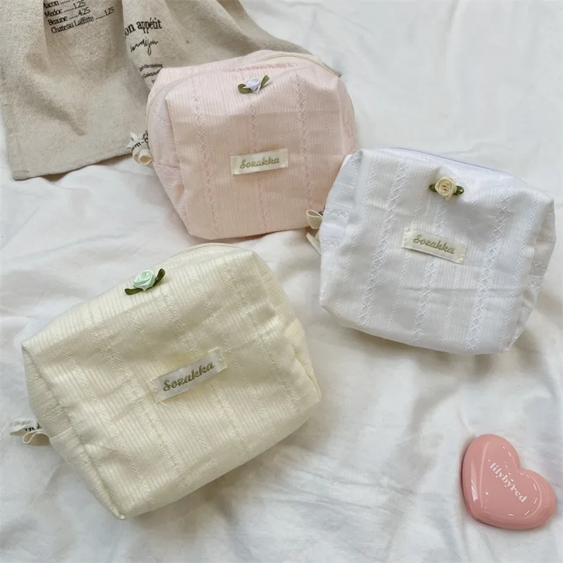 

Chic Elegant New Fashion Cosmetic Bags for Women Jacquard Sweet Bow Floral Makeup Bag Travel Large Capacity Earphone Cabel Abg