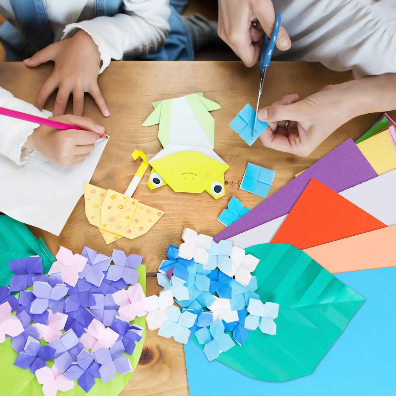 

100 листов цветной бумаги премиум-класса, плотная, с гладкой поверхностью, идеально подходит для оригами, скрапбукинга, изготовления открыток, рисования и живописи.