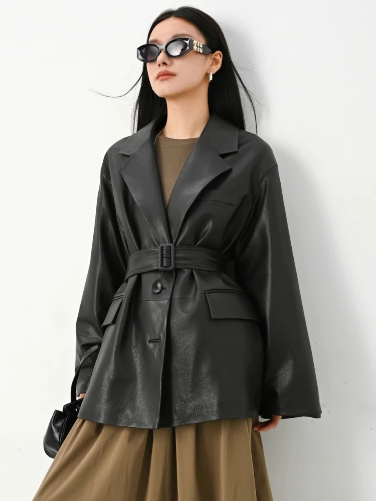 Echt lederen ganzendonsjack voor dames herfst winter 2022, nieuwe high-end eenvoudige zachte zwarte echte schapenvacht donsjas met riem