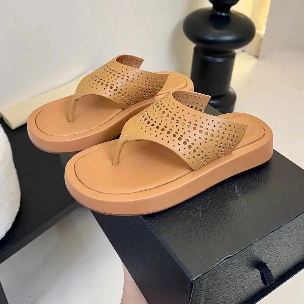 2026 New Summer Concise Genuine Leather Thongs Thick Sole Woman Slippers Flip-Flops Hallow Beach Slides Bohemian Sandals