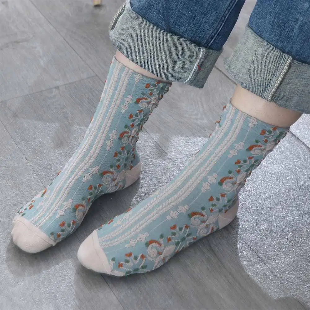 Calcetines de algodón Retro con estampado de plantas para invierno, calcetines de Jacquard para niñas, medias de tubo medio, medias de estilo universitario, calcetines de estilo coreano